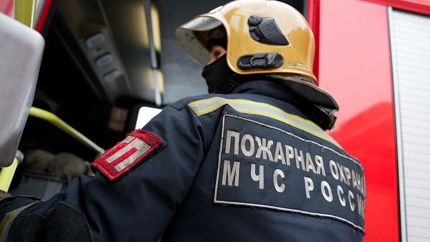В Тюмени потушили загоревшиеся после столкновения автомобили