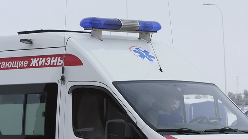 Малолетний ребенок попал под колеса иномарки в одном из тюменских дворов 