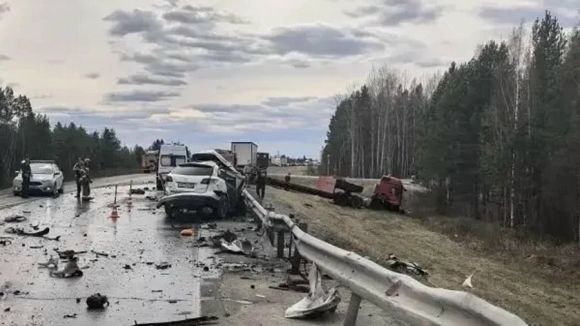 Массовая авария стала причиной ограничения движения на трассе Тюмень — Ханты-Мансийск