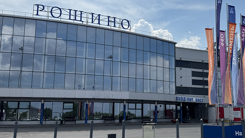 Пассажиры аэропорта Рощино столкнулись с массовыми задержками рейсов