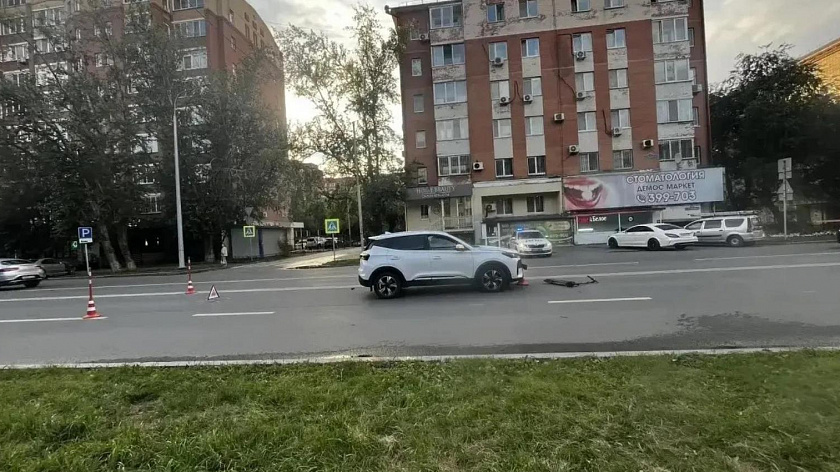 Водитель легкового автомобиля сбил 10-летнюю девочку на дороге в Тюмени