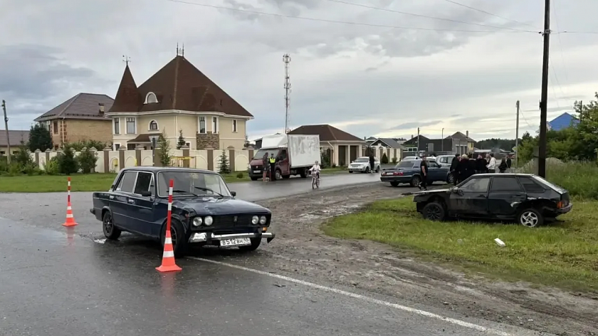 Два юных бесправника устроили серьезную аварию на трассе в Тюменском округе