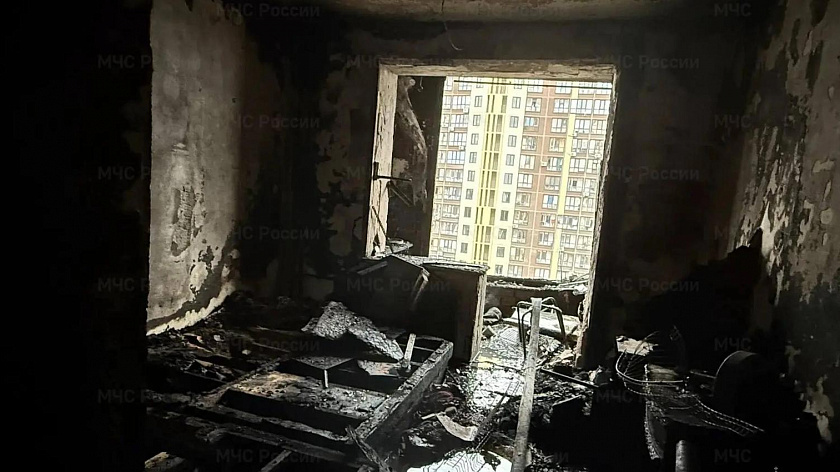 При пожаре в тюменской многоэтажке погиб человек
