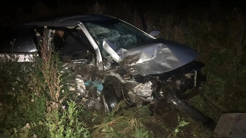 В ночной аварии под Тюменью пострадали пять человек