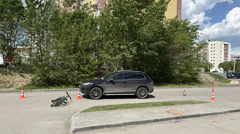 Тюменская школьница на велосипеде попала под колеса иномарки 