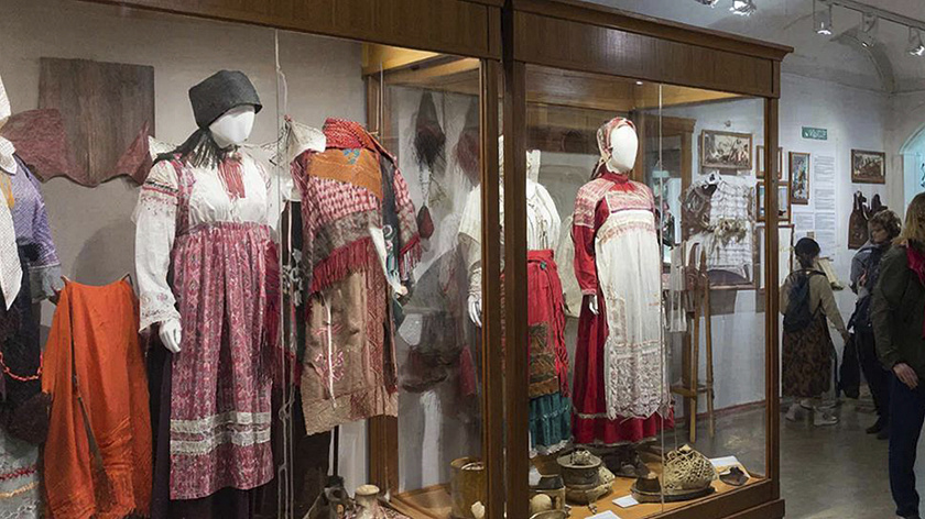 Тюменская выставка о женских образах и быте прошлых веков стартовала в Кургане