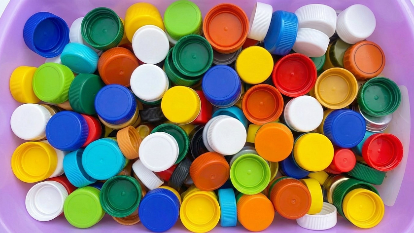 Юная радиожурналистка из Тюмени сняла репортаж о сборе пластиковых крышек 