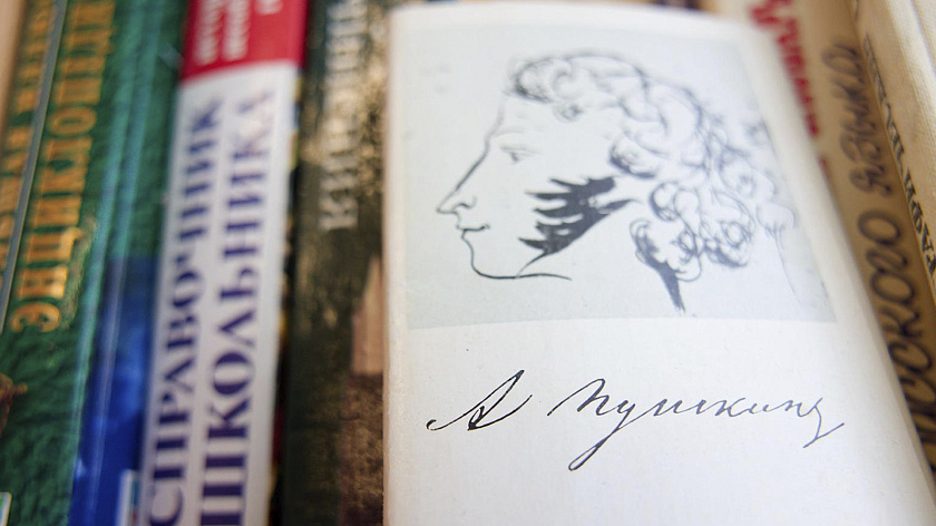 Юных тюменцев пригласили принять участие в онлайн-фестивале «Читаем Пушкина»