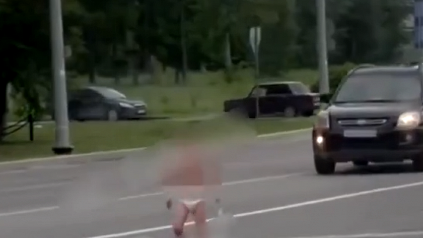 Прокуратура организовала проверку после появления видео с полуголым ребенком в Тюмени