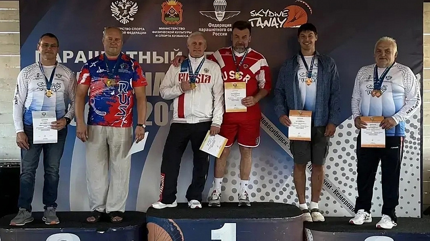 Тюменские парашютисты взяли бронзовые медали на чемпионате России в скоростном падении
