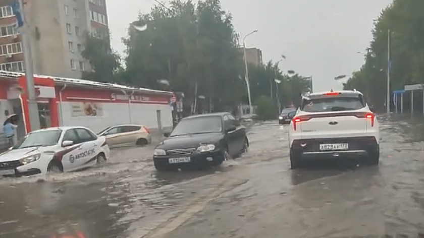 В Тюмени ликвидируют последствия мощного ливня