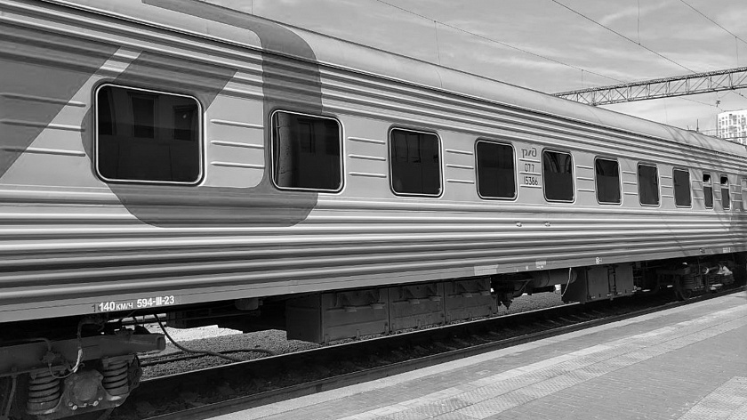 Тепловоз и два вагона сошли с рельсов около Тобольска